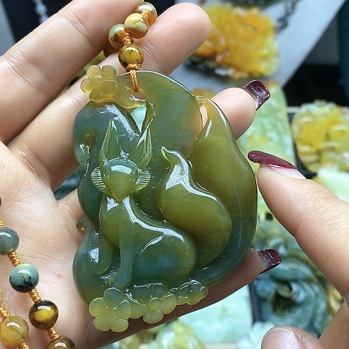 蛇纹石玉挂件未镶嵌