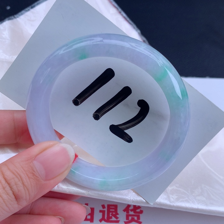 翡翠手镯未镶嵌缅甸