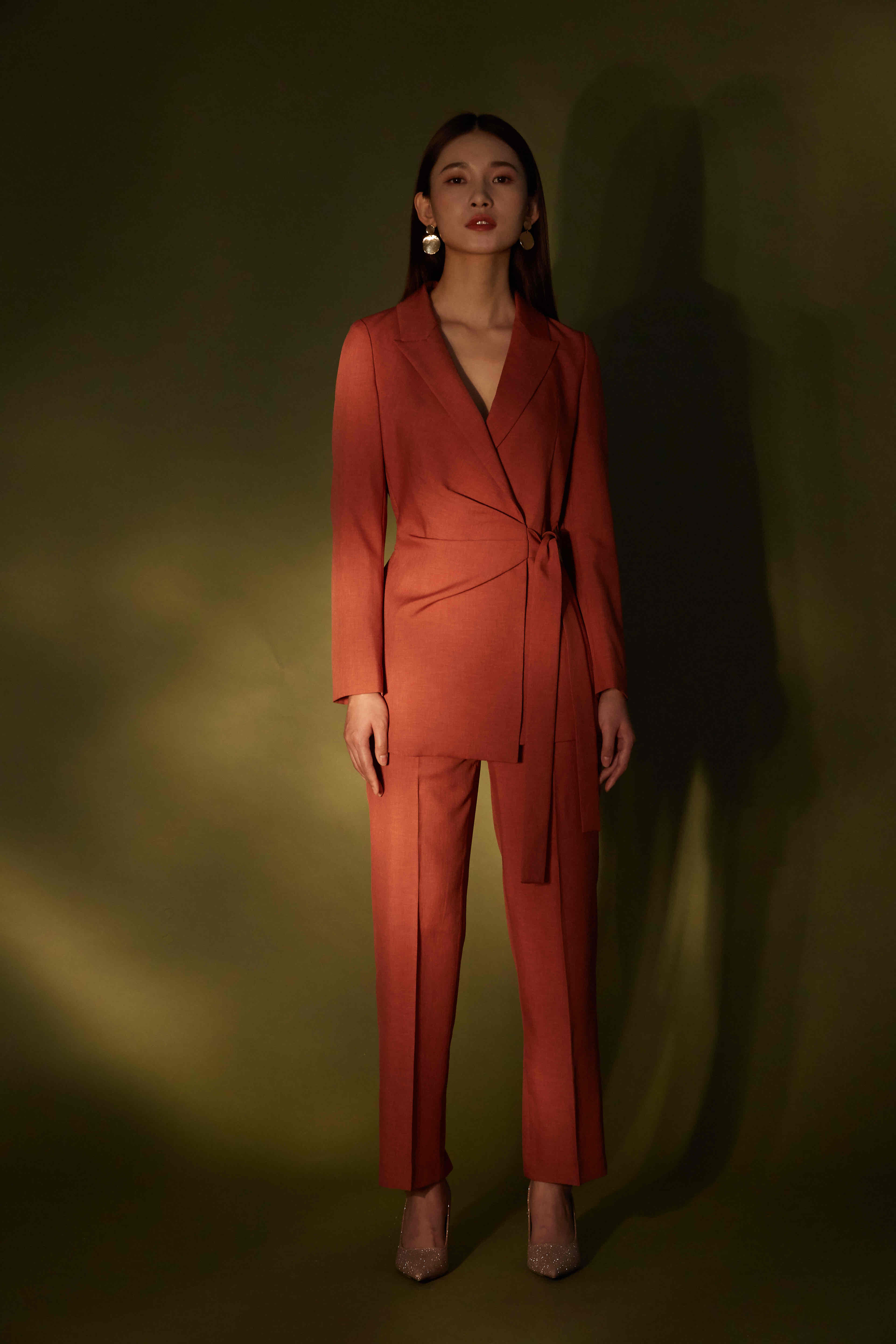 时尚高级感御姐西瓜红不对称设计西服套装通勤必备