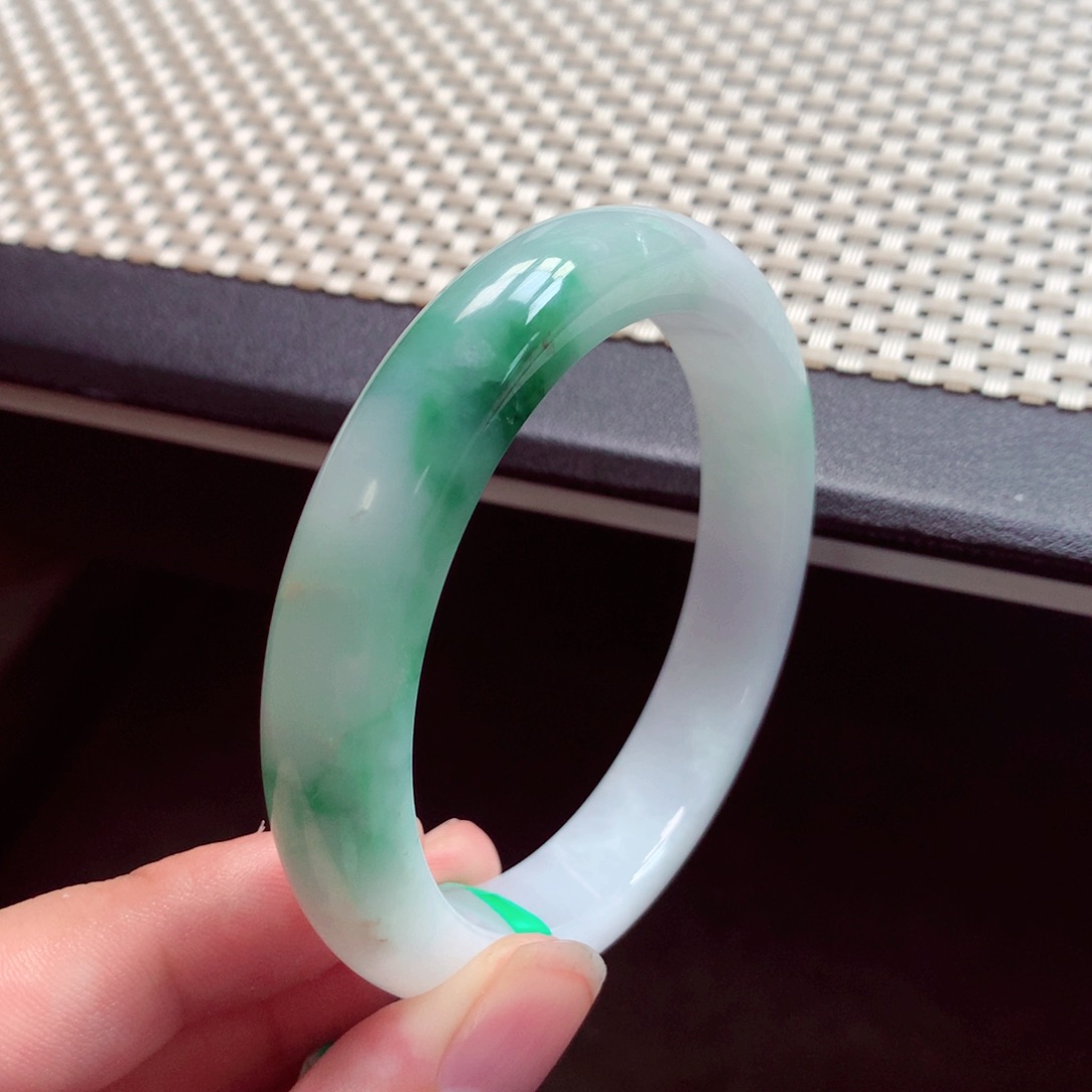 翡翠手镯未镶嵌缅甸翡翠