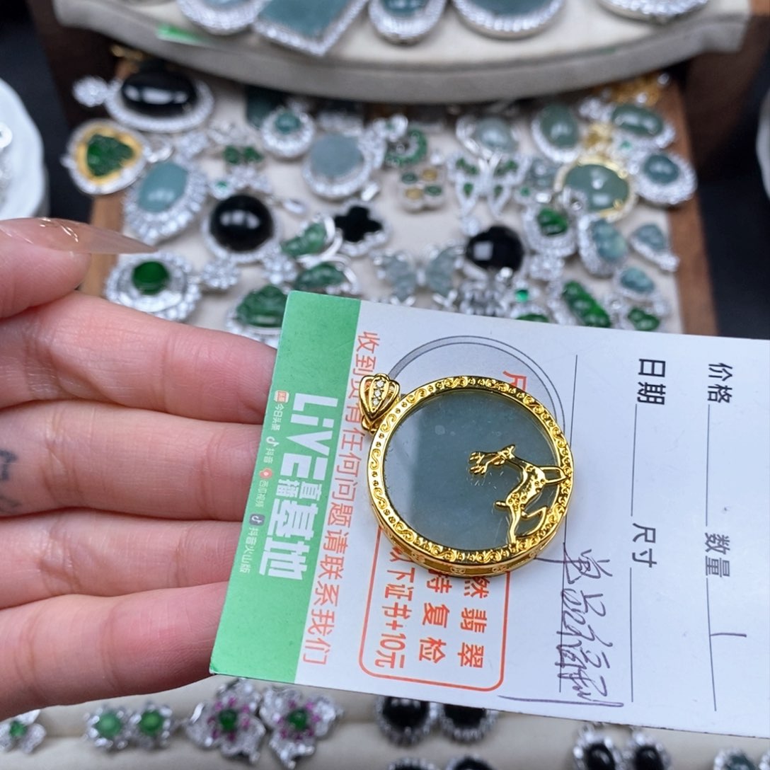 翡翠颈饰未镶嵌翡翠