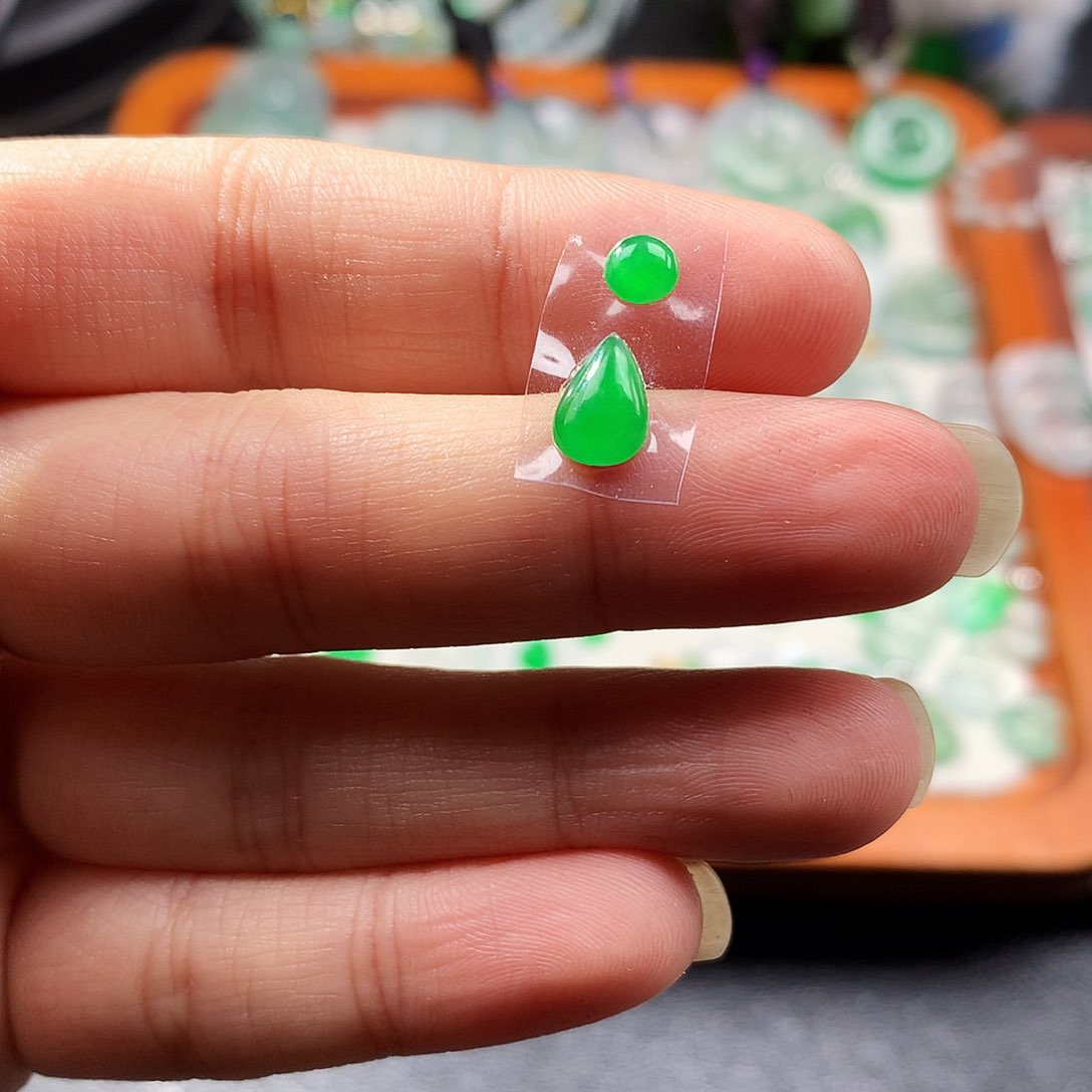 吊坠(不含链)未镶嵌翡翠水滴一套