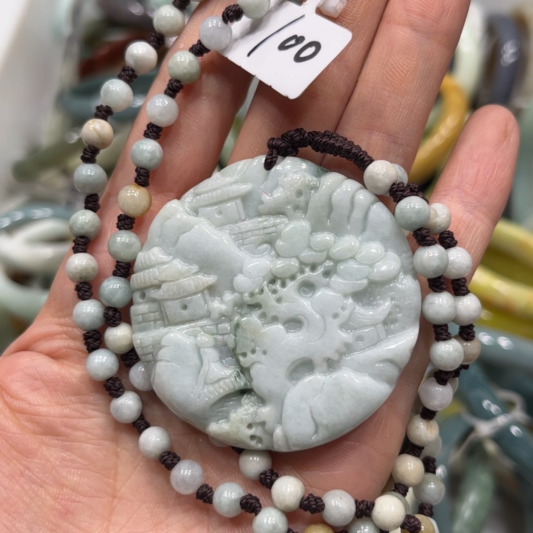 翡翠颈饰未镶嵌微瑕