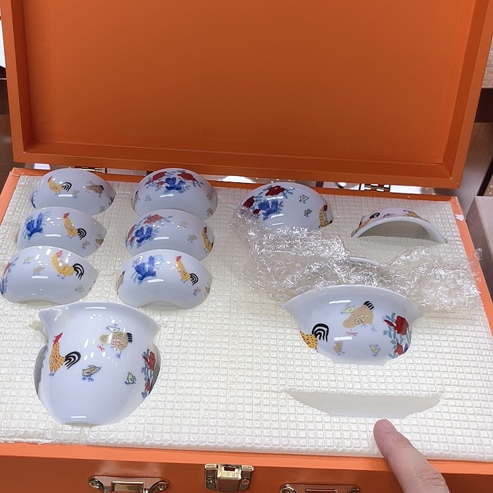 孤品茶具套装等。          