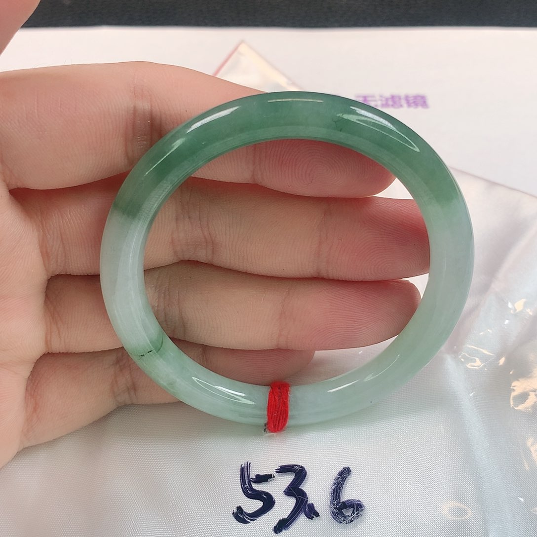 翡翠未镶嵌手镯（圆镯）364号