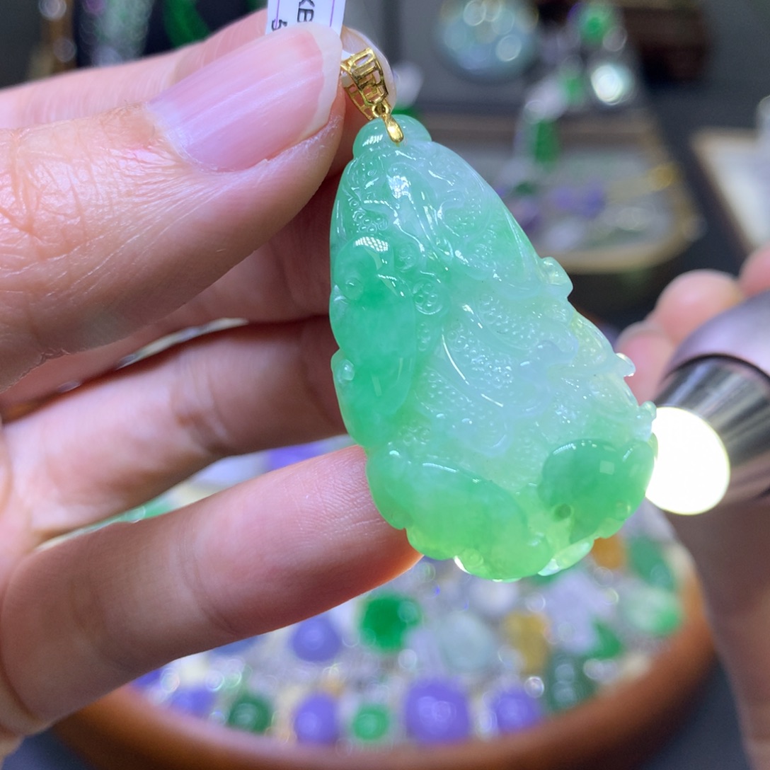 翡翠18K金镶嵌颈饰翡翠吊坠项链