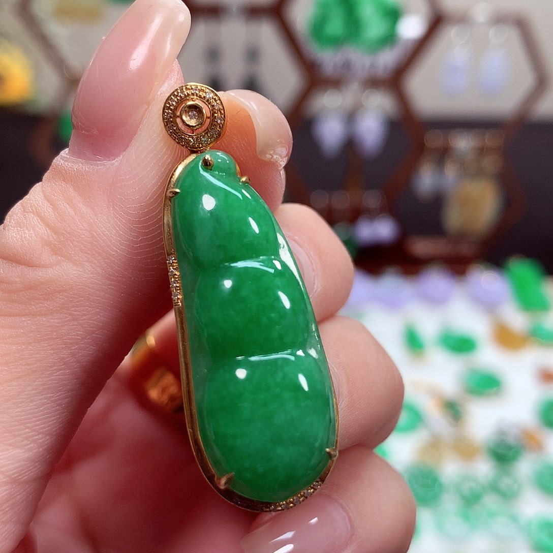 翡翠项链18K金镶嵌天然翡翠