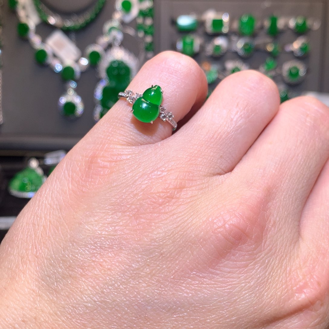 翡翠戒指18K金镶嵌天然翡翠