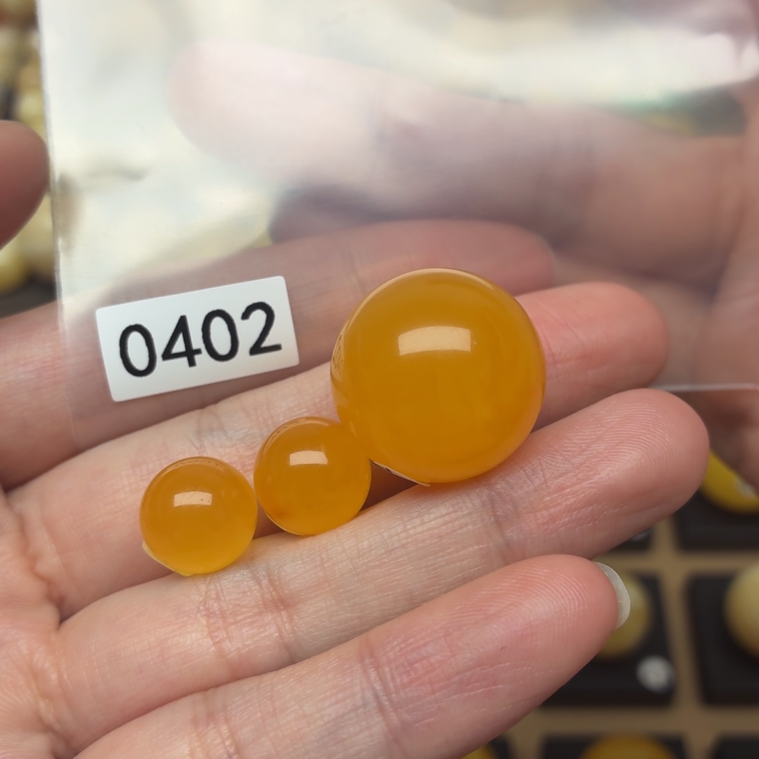 B****琥珀未镶嵌裸石蜜蜡11+两颗，20.4焦皮