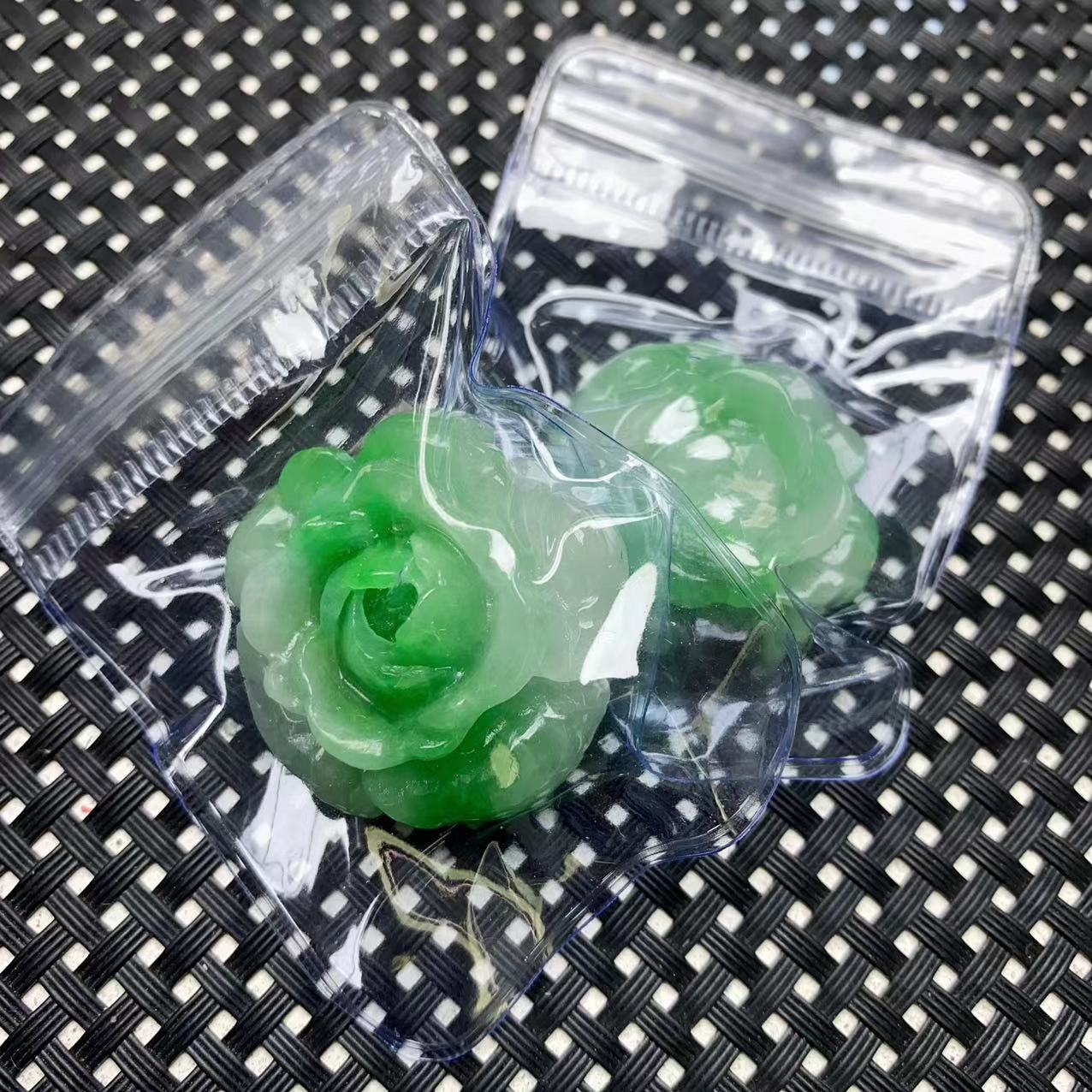 [石矿]A1477飘绿小花吊坠
