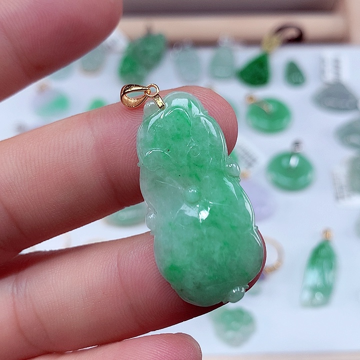 翡翠未镶嵌颈饰吊坠