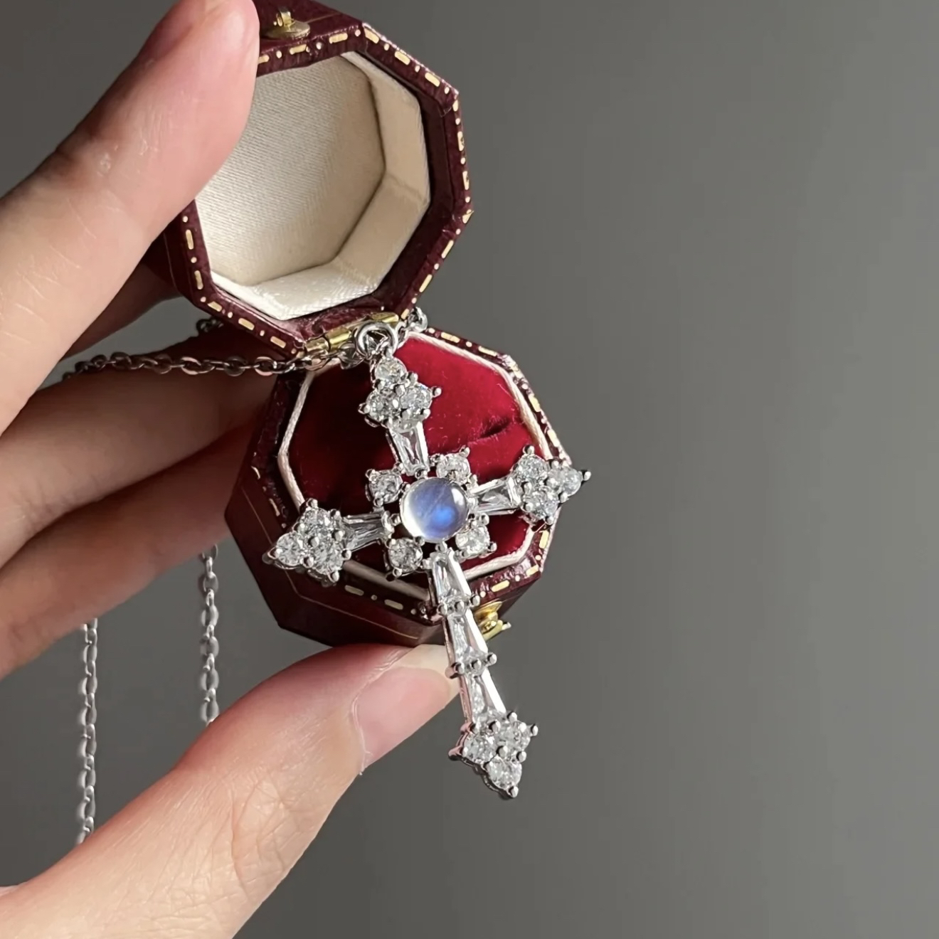 A575灰月光十字架小众项链