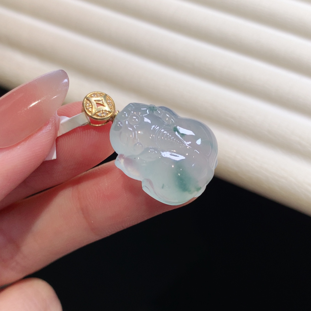 翡翠颈饰18K金镶嵌貔貅