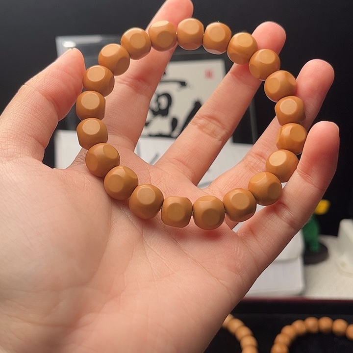 猴头核桃手串傲****爱全品返油小六方H戴手套