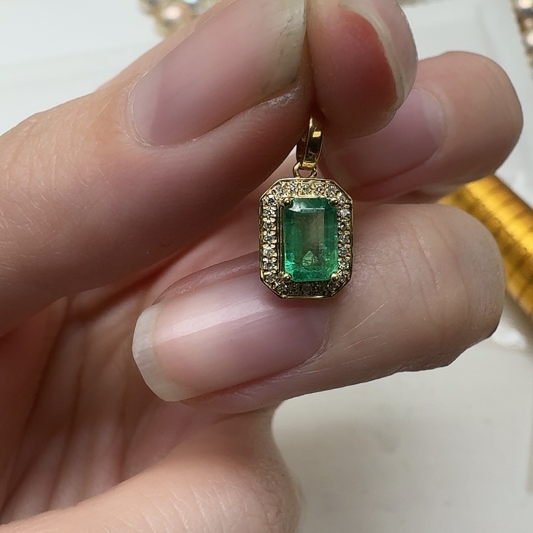 颈饰18K金镶嵌祖母绿