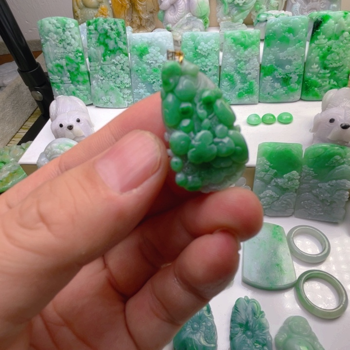 翡翠未镶嵌颈饰翡翠