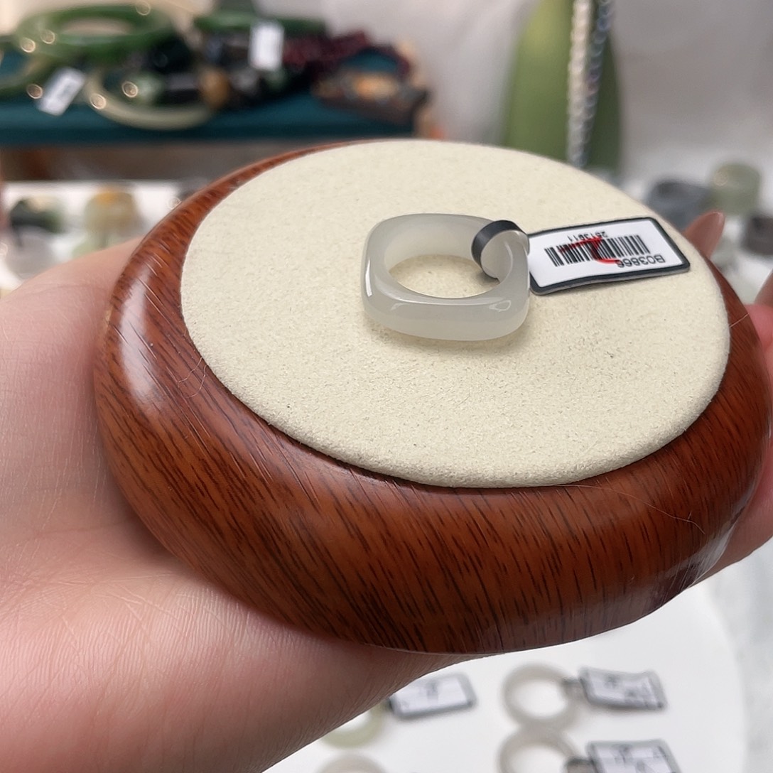 和田玉未镶嵌戒指冰白方圆17.1v38