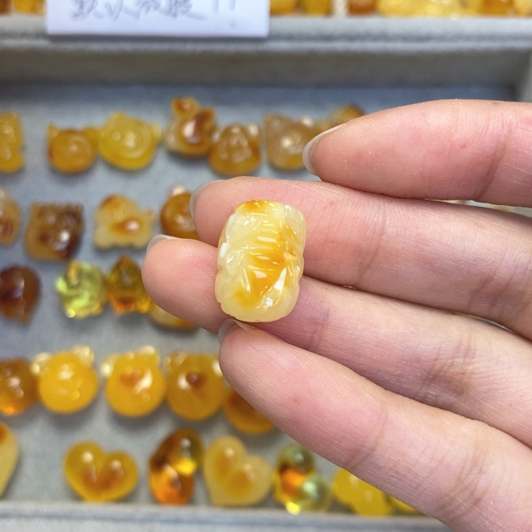 蜜蜡颈饰未镶嵌南**少貔貅