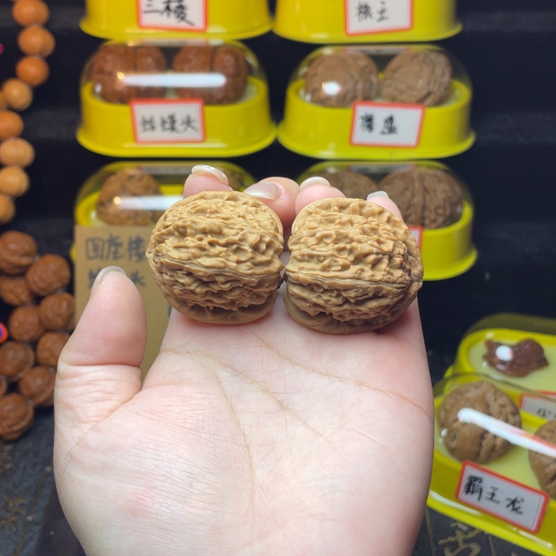 文玩核桃吊坠三角白35尺