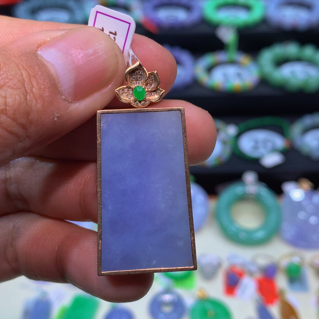 翡翠18K金镶嵌颈饰