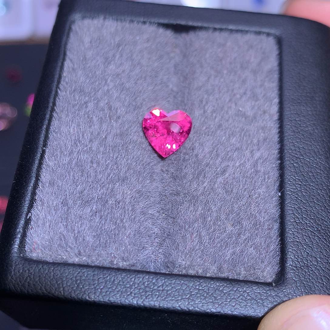 尖晶石裸石未镶嵌1.84ct