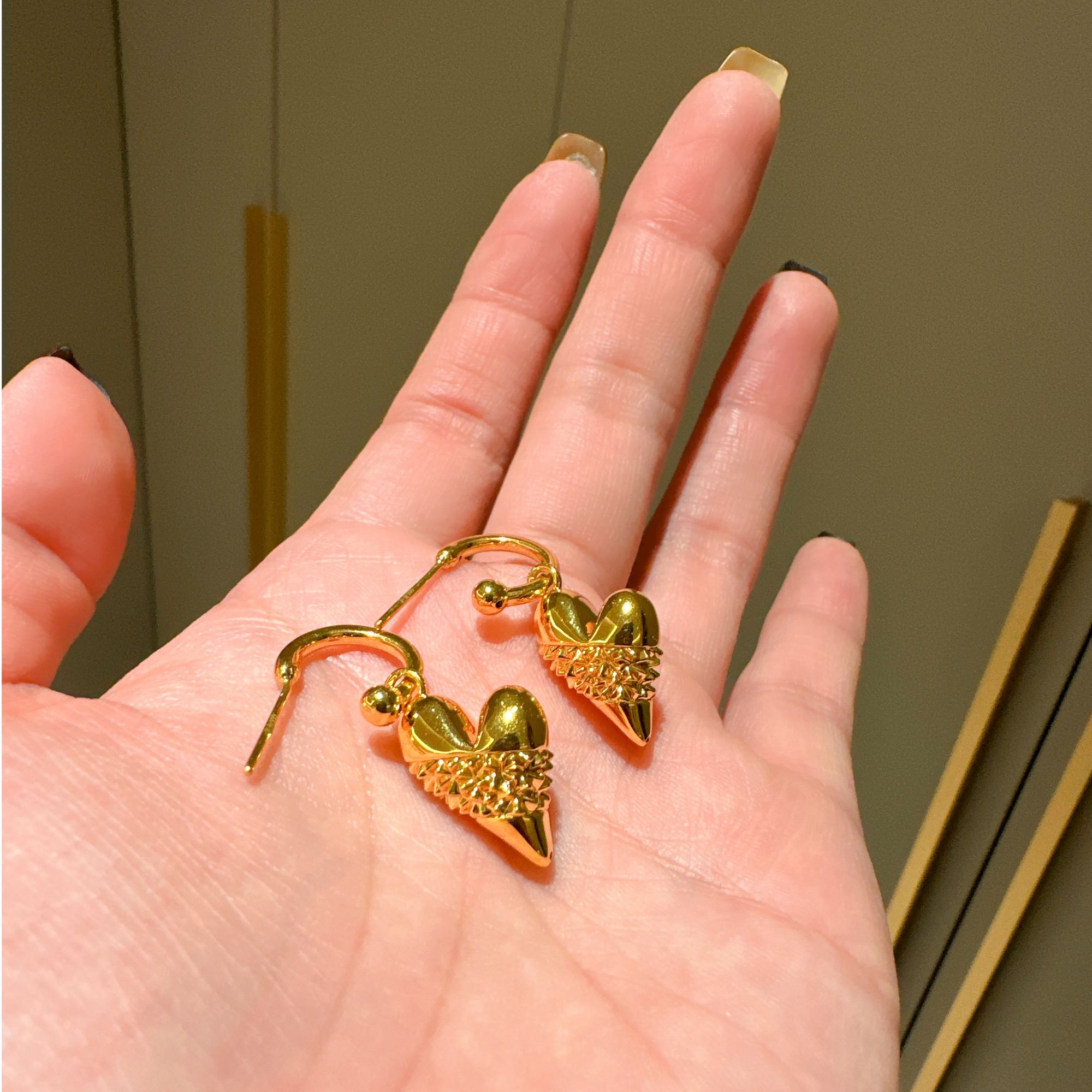 【老陶】足金黄金纯金设计款小众比心耳饰