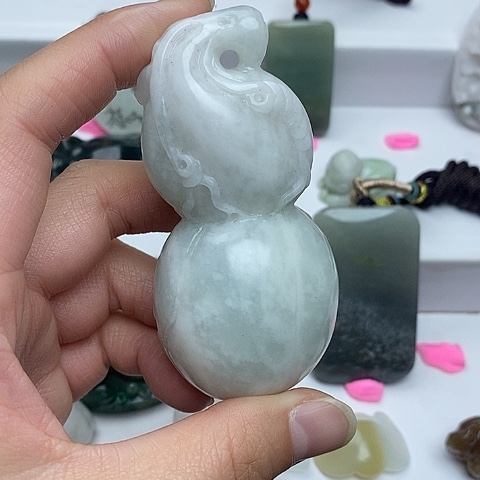 独山玉颈饰未镶嵌