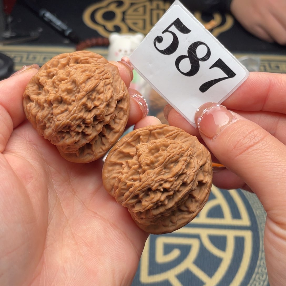 文玩核桃吊坠42虎头587号
