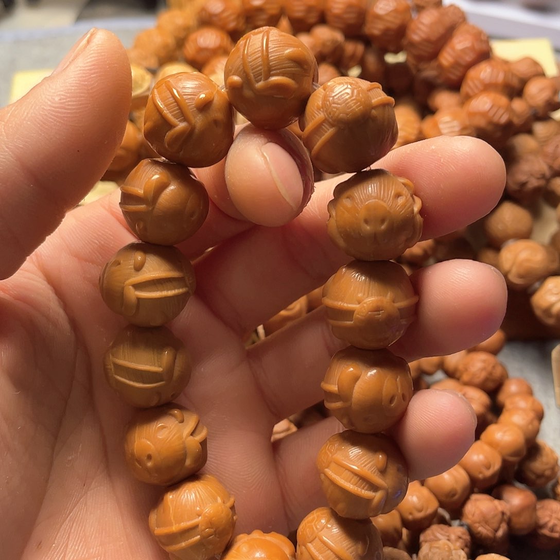 ゞ***°猴头核桃雕刻卡皮巴拉