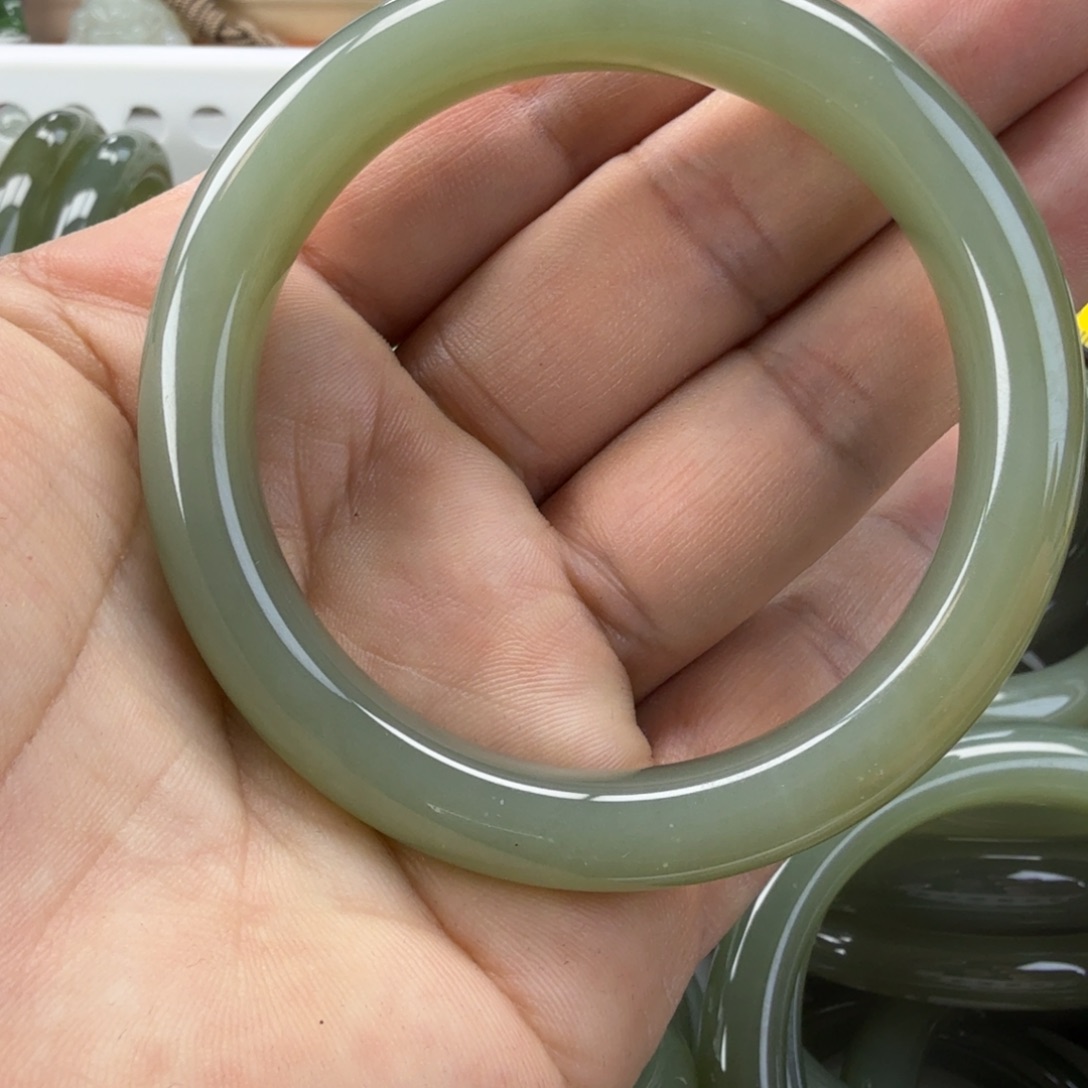 和田玉（糖玉）未镶嵌手镯