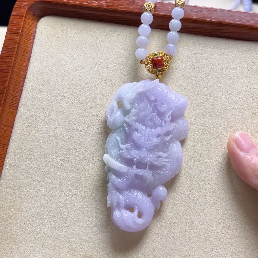 翡翠颈饰未镶嵌紫龙