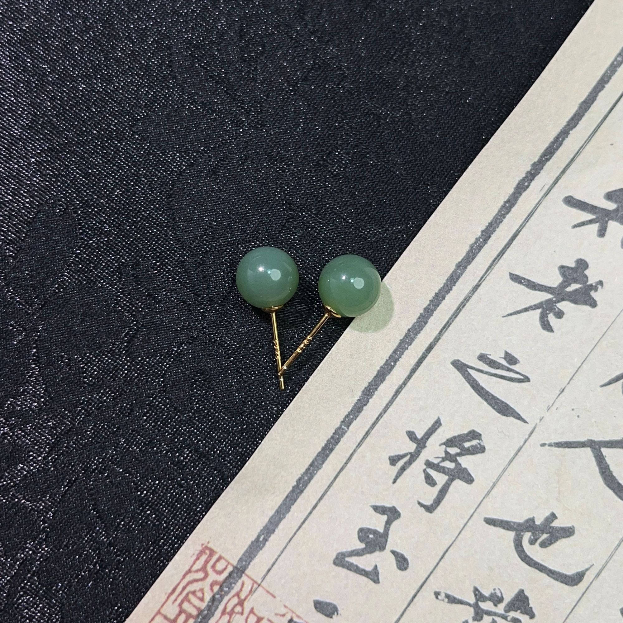  天然和田玉s925碧玉圆珠耳钉 -JY2509（多样性发货）