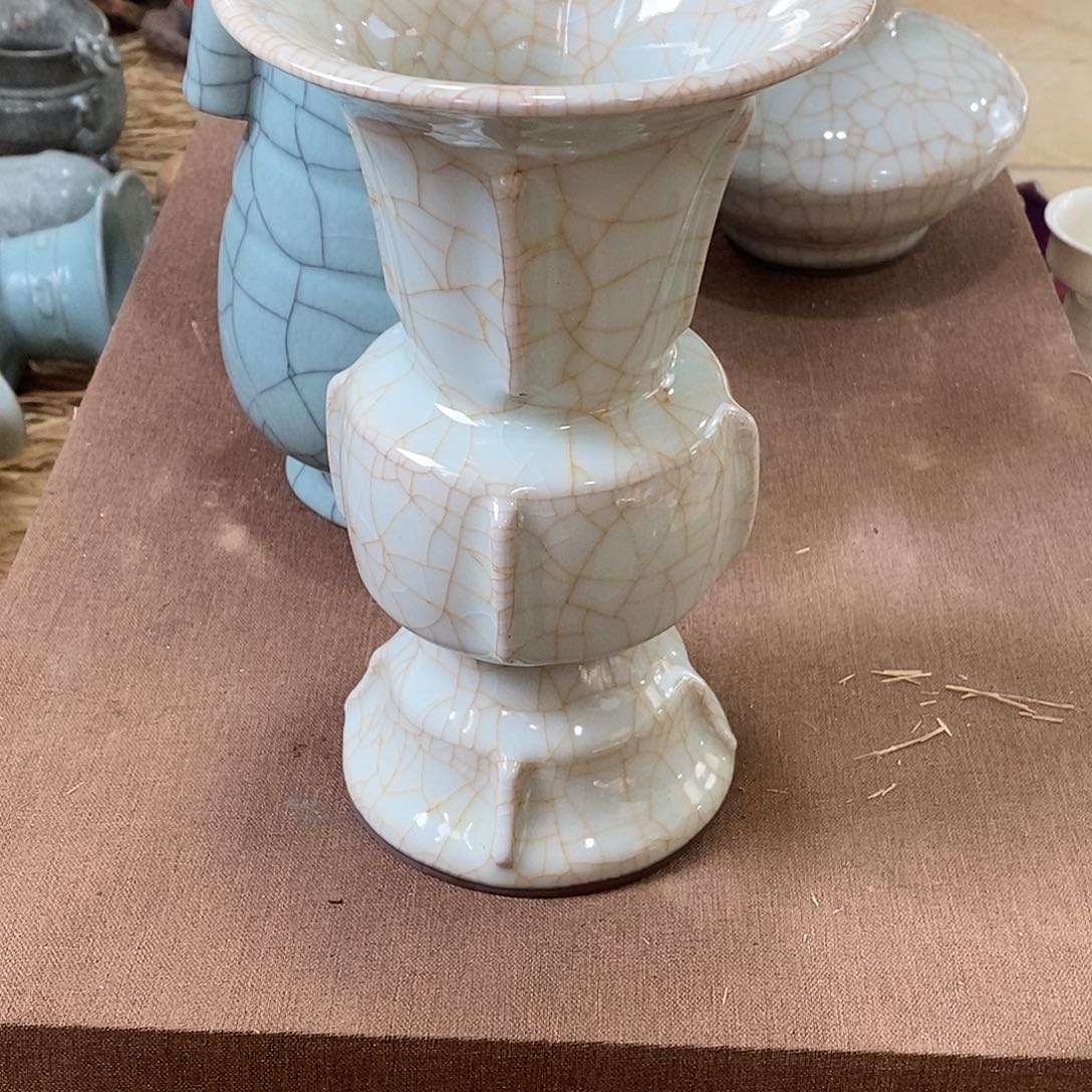 人***淡瓷片官窑的一个大初期尊