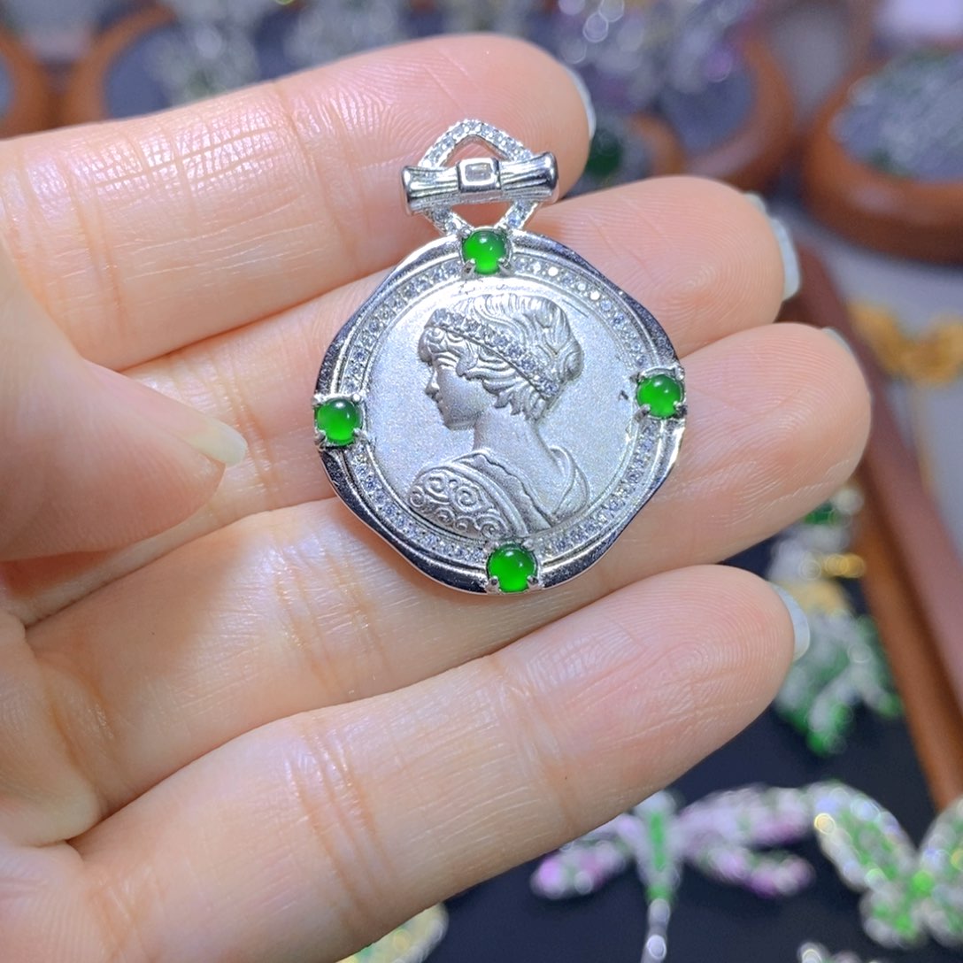 翡翠颈饰银S925镶嵌天然翡翠