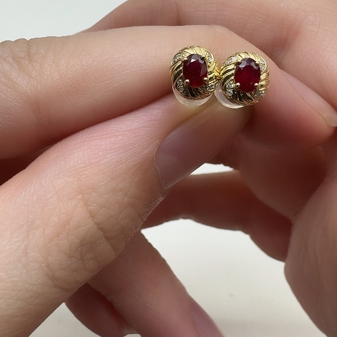耳饰18K金镶嵌红宝石