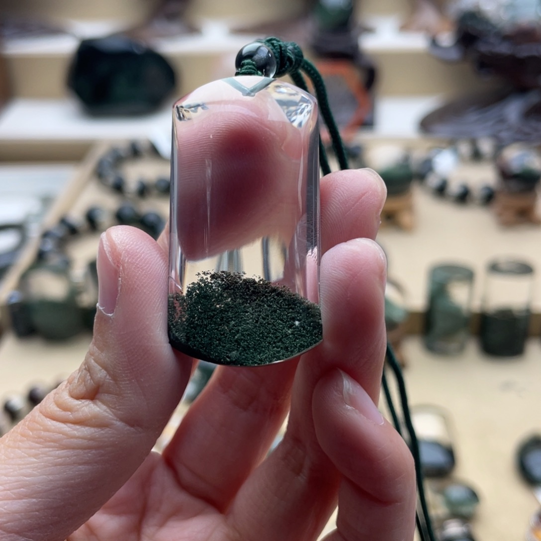 天***境颈饰未镶嵌水晶绿幽灵吊坠