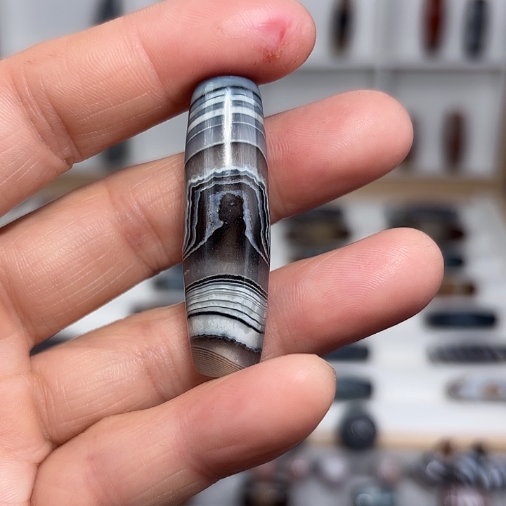 热***由玛瑙/玉髓合金珠宝奇石