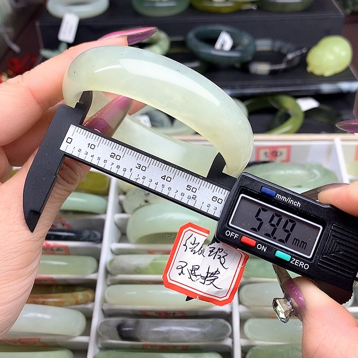 蛇纹石玉手镯未镶嵌530