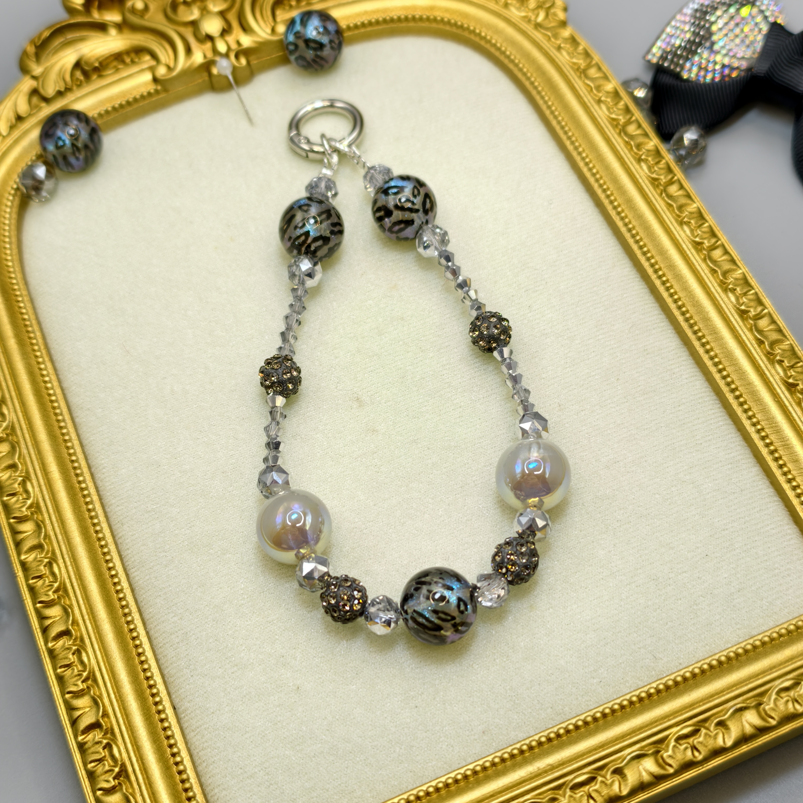 轻奢小众水晶串珠手机链女款精致琉璃挂饰高级感手腕链