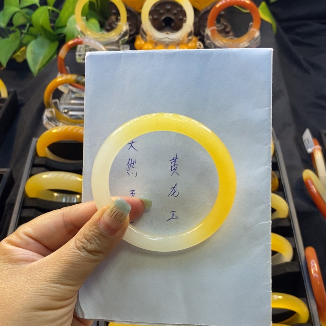 我***奶石英质玉（黄龙玉）未镶嵌手镯H