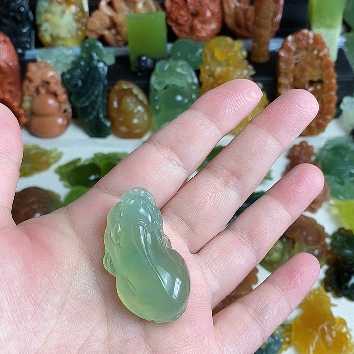 未镶嵌蛇纹石玉颈饰