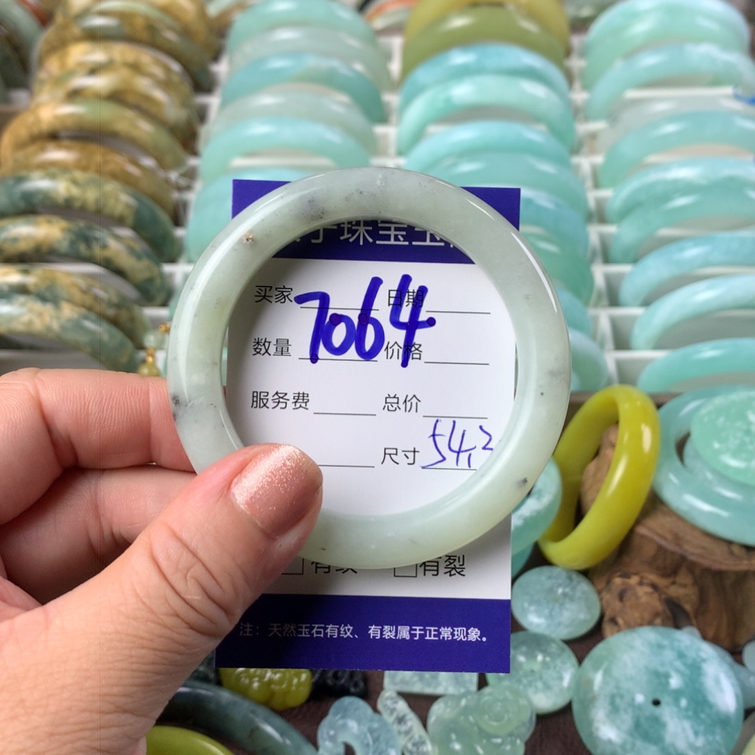 蛇纹石玉手镯未镶嵌7064