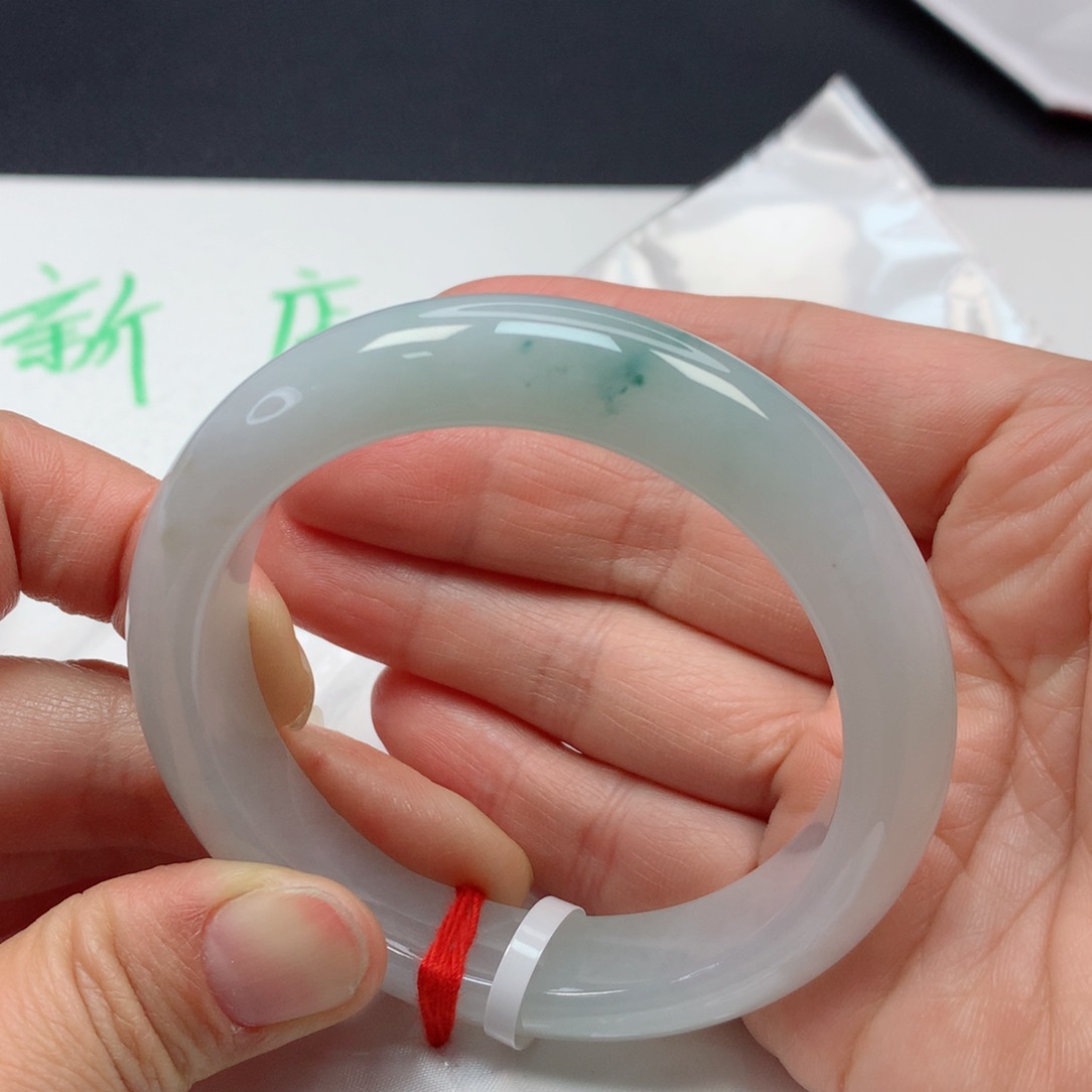 翡翠手镯未镶嵌54圈