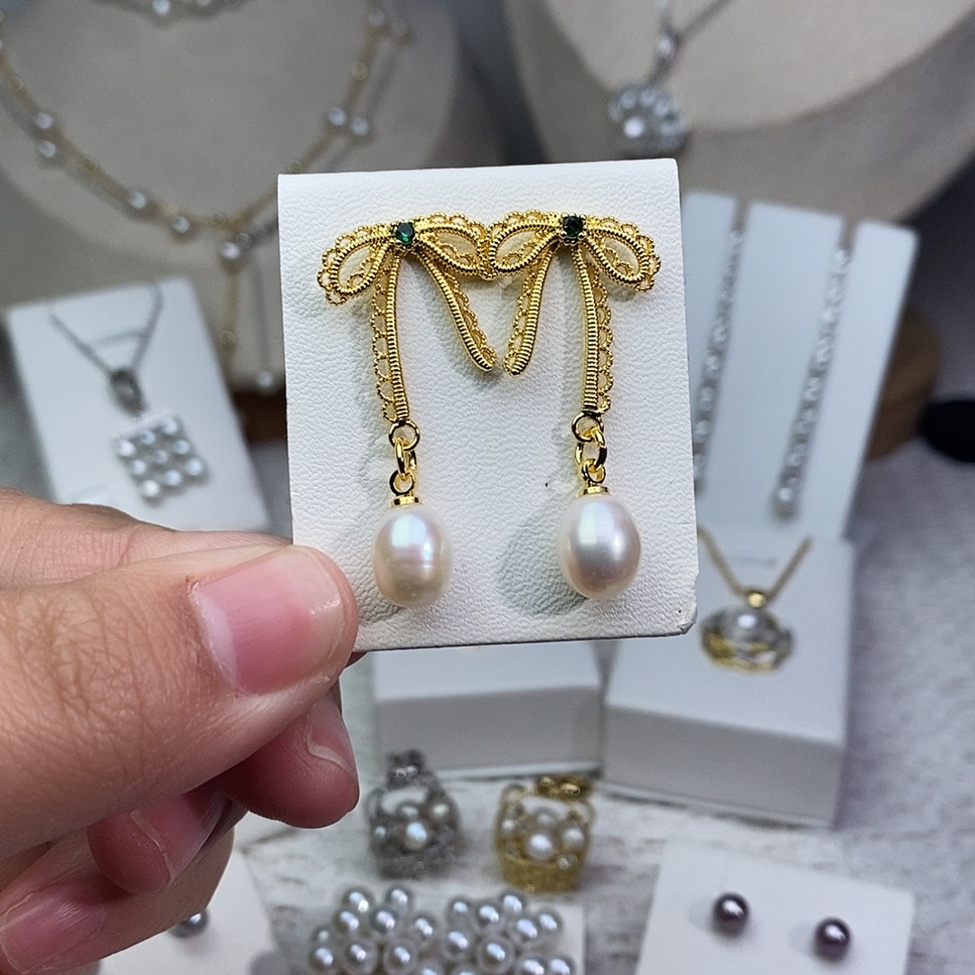 淡水珍珠银S925镶嵌耳饰