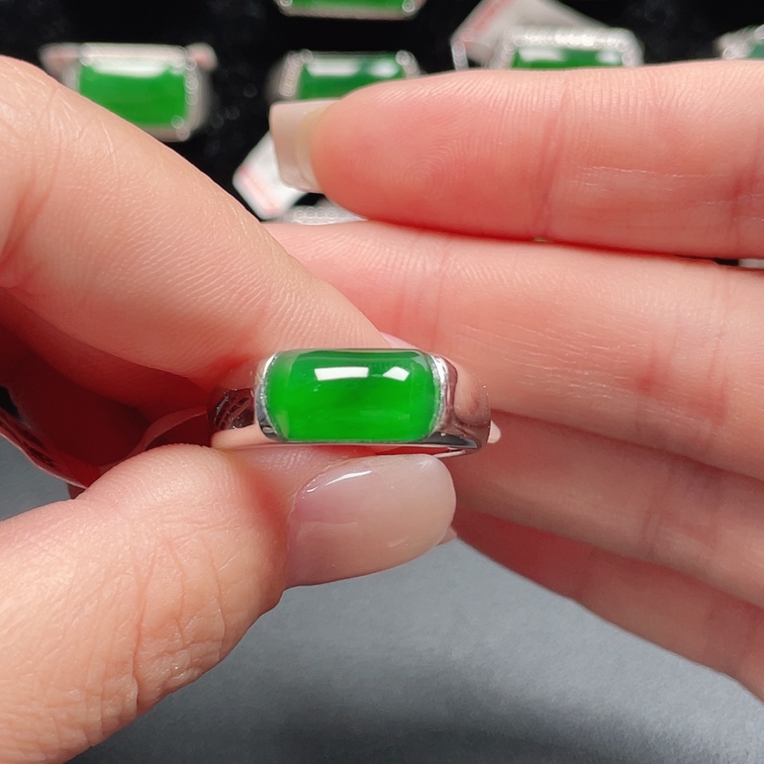 翡翠银S925镶嵌戒指没有运费险3866