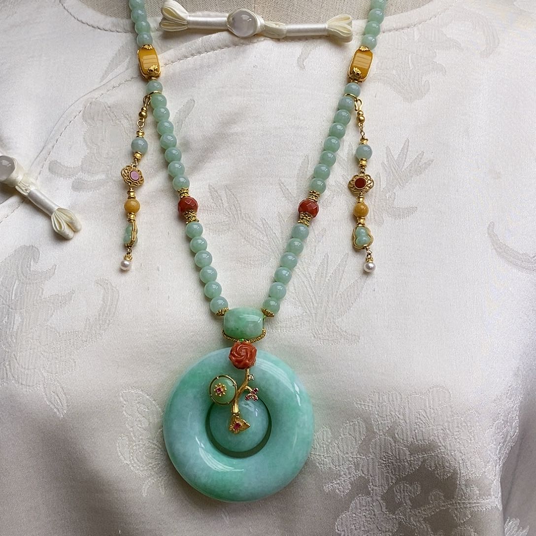 翡翠颈饰未镶嵌天然