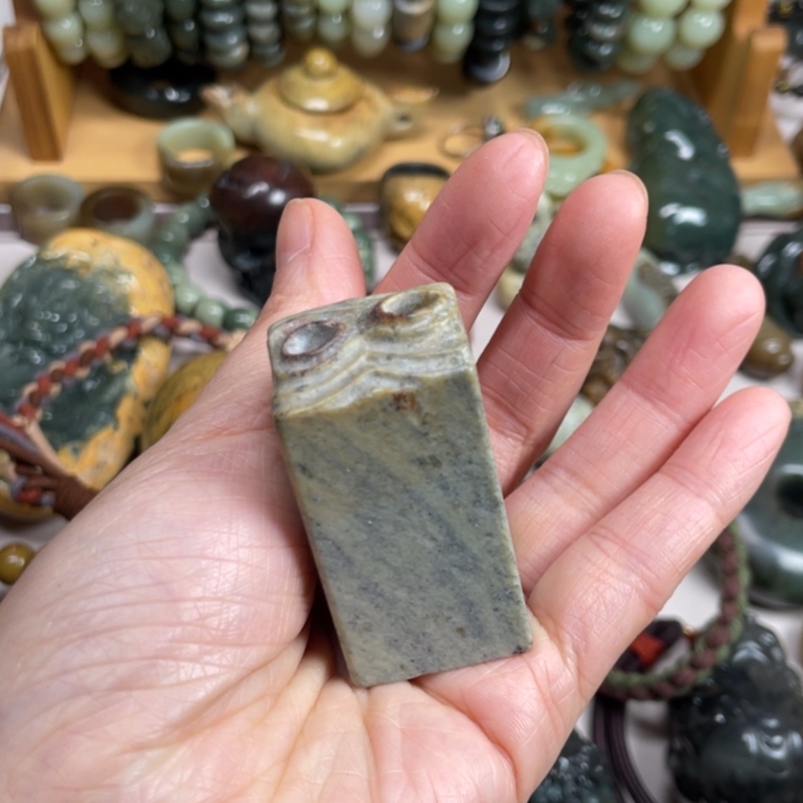 【闪购商品】未镶嵌岫岩河磨玉（透闪石质玉）把件