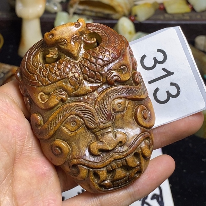 合金透闪石-蛇纹石玉颈饰南****.
