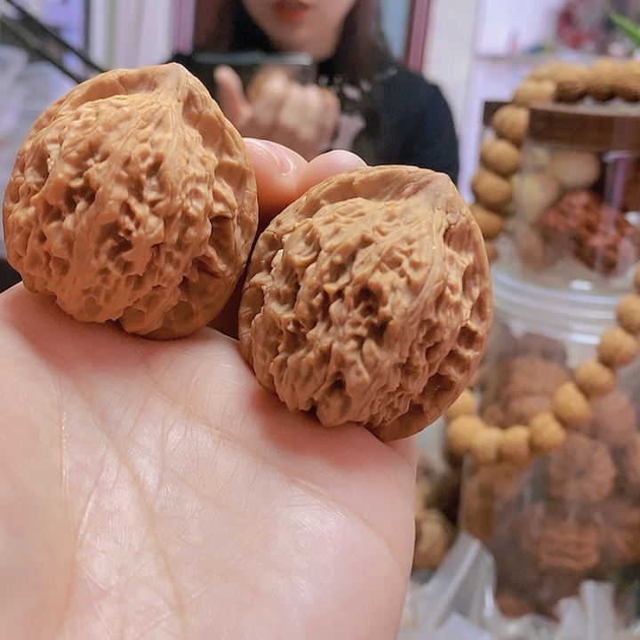 【闪购商品】文玩核桃把件40红狮子