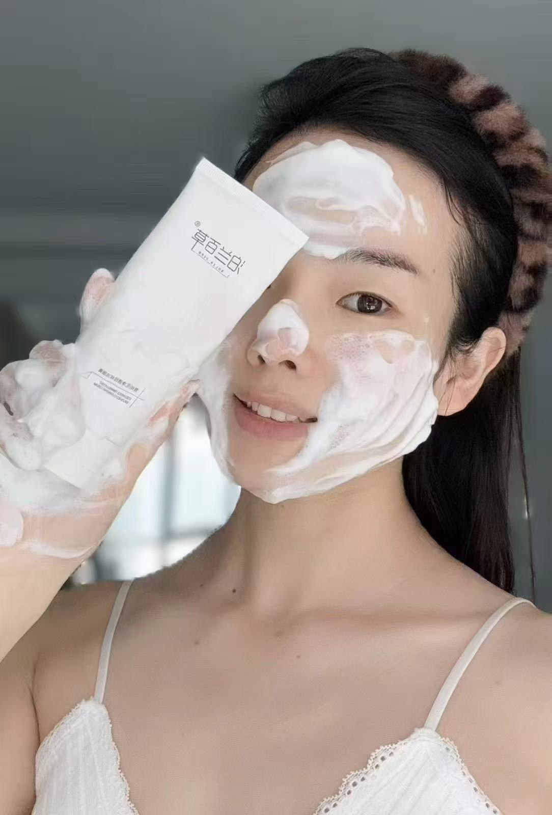 雪绒花净透拉丝洁面膏温和清洁肌肤